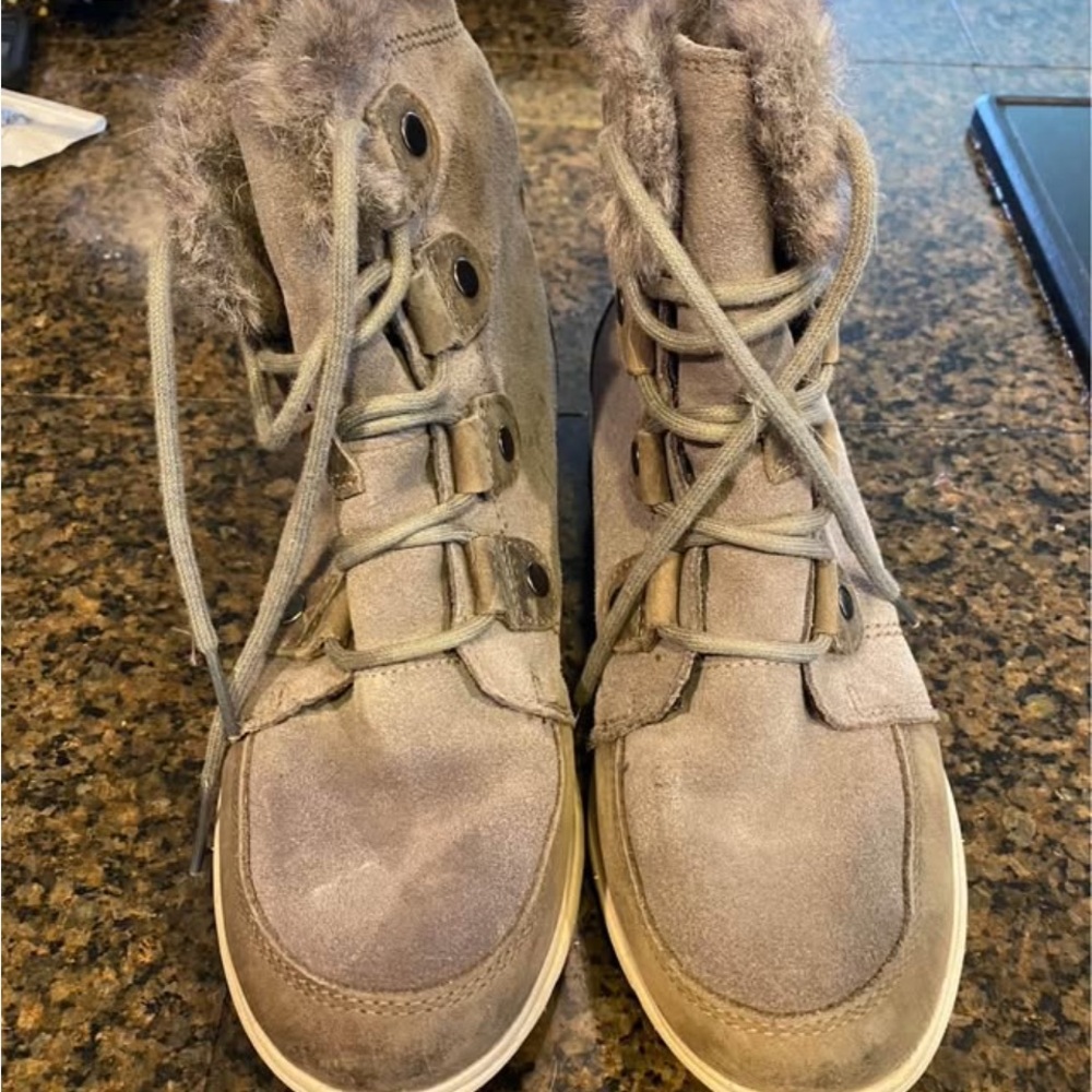 Sorel Women's Gray Fur-Trimmed Winter Boots